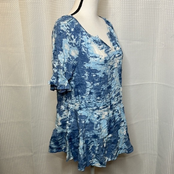 BeachLunchLounge Top Blouse NWT V-neck Ruffles Water Color Blue Small - Picture 5 of 12